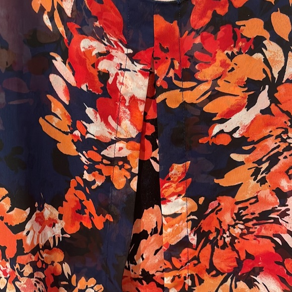 Roz & Ali Navy Floral Top 2X - Picture 3 of 5